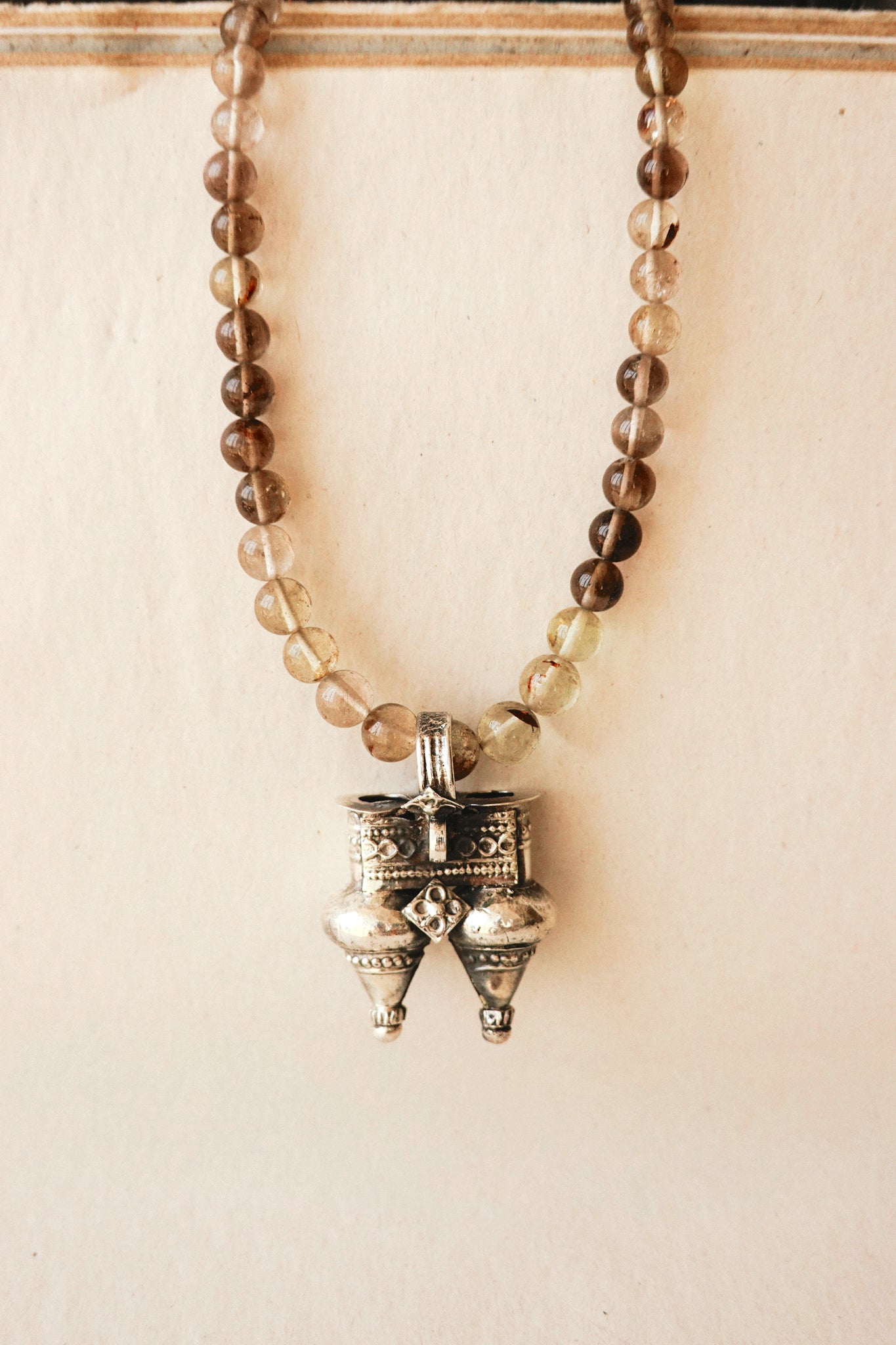 N 200 - Nagla Silver Necklace with Smoky Quartz