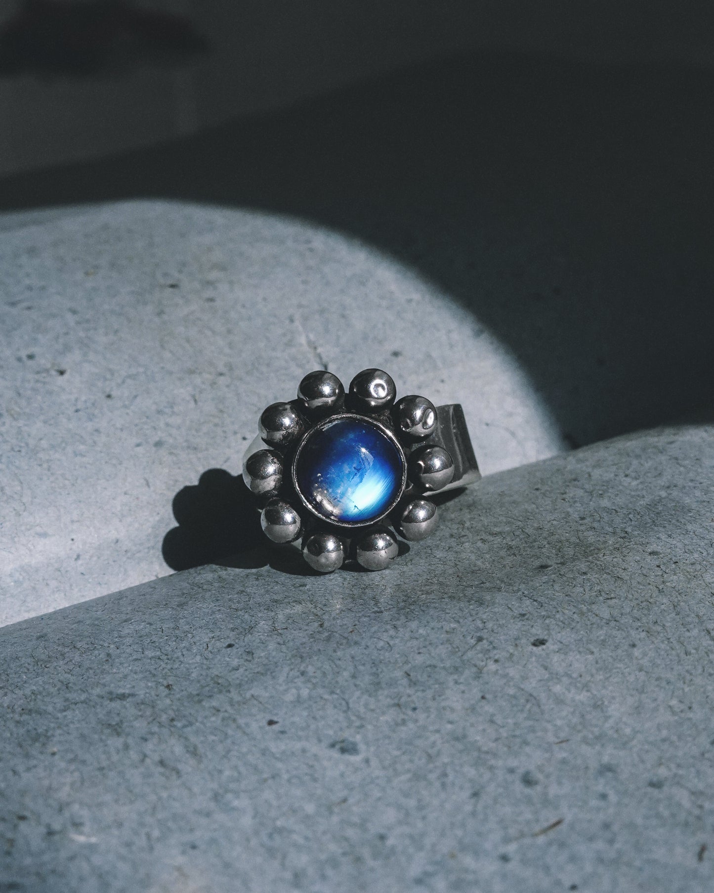 N118 - Phool Rainbow moonstone Adjustable Silver Ring