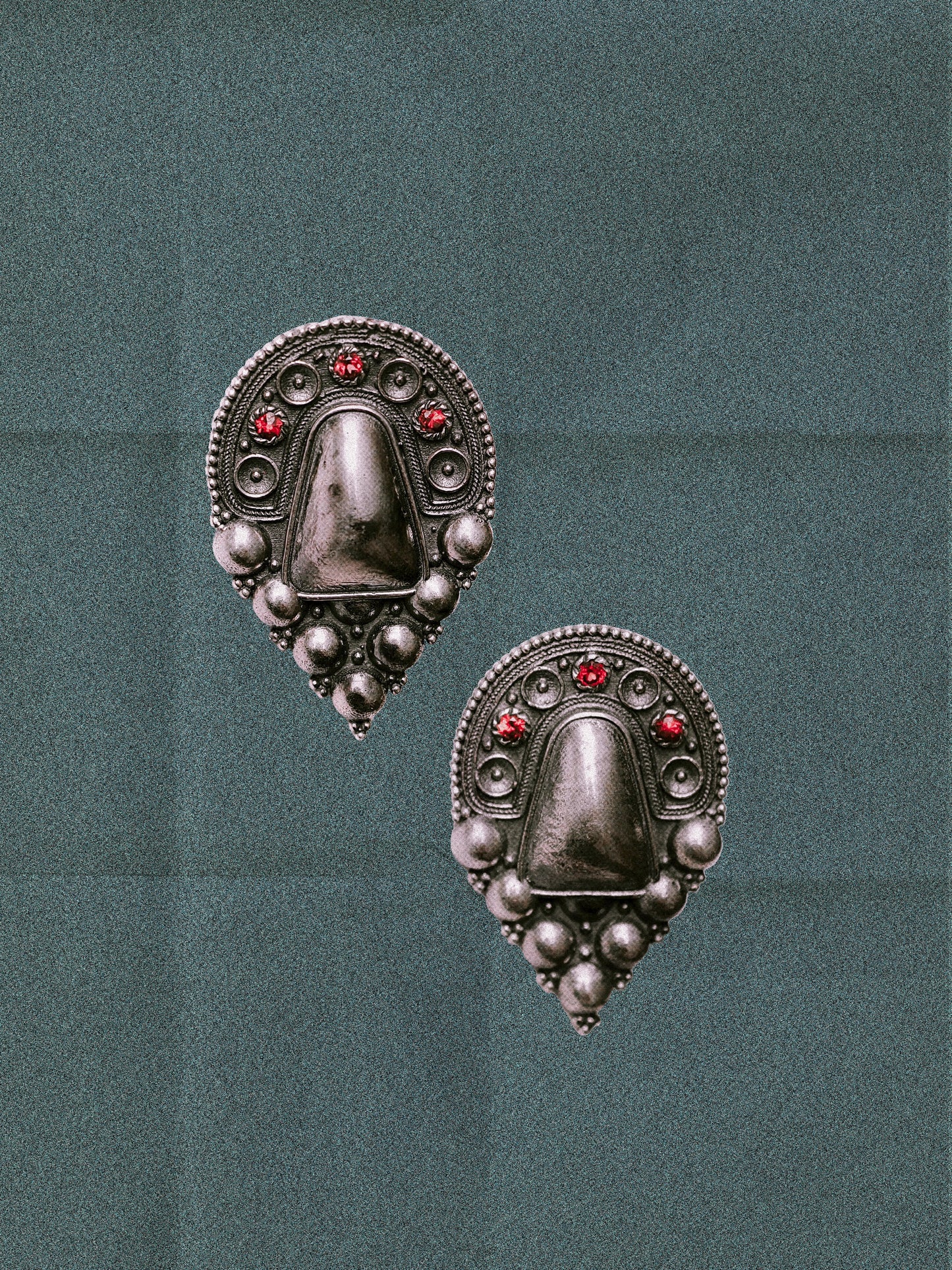 N97 - Etruscan Earrings with Garnets