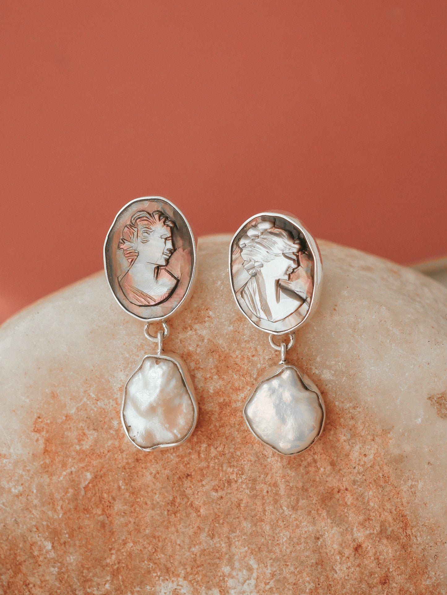 HIEMS EARRINGS Cameo and Pearl
