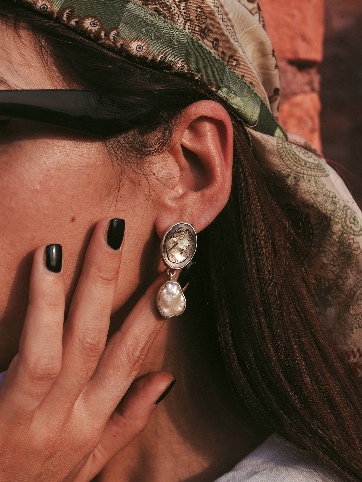 HIEMS EARRINGS Cameo and Pearl