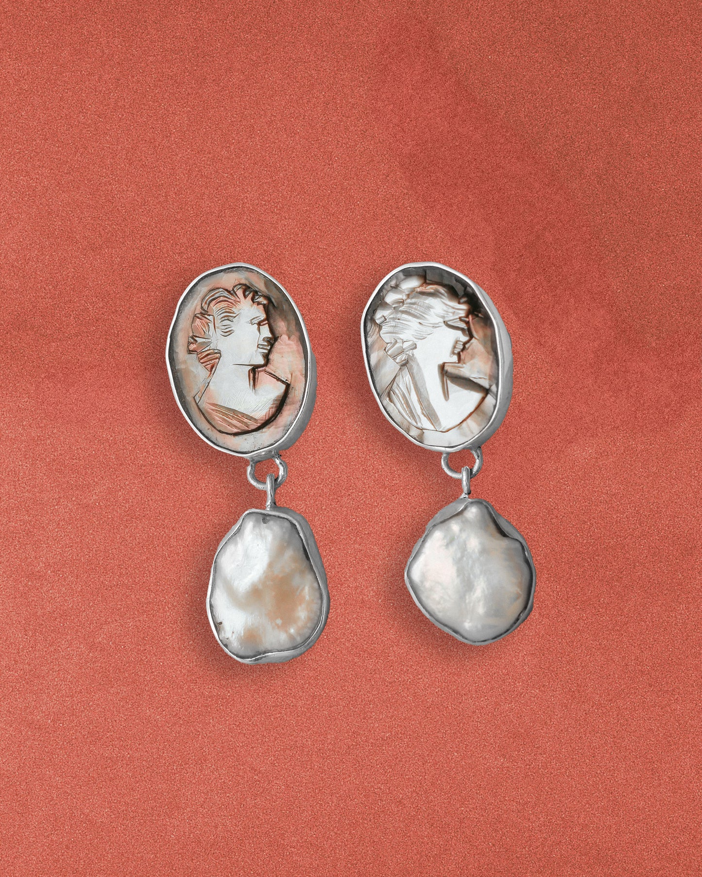 HIEMS EARRINGS Cameo and Pearl