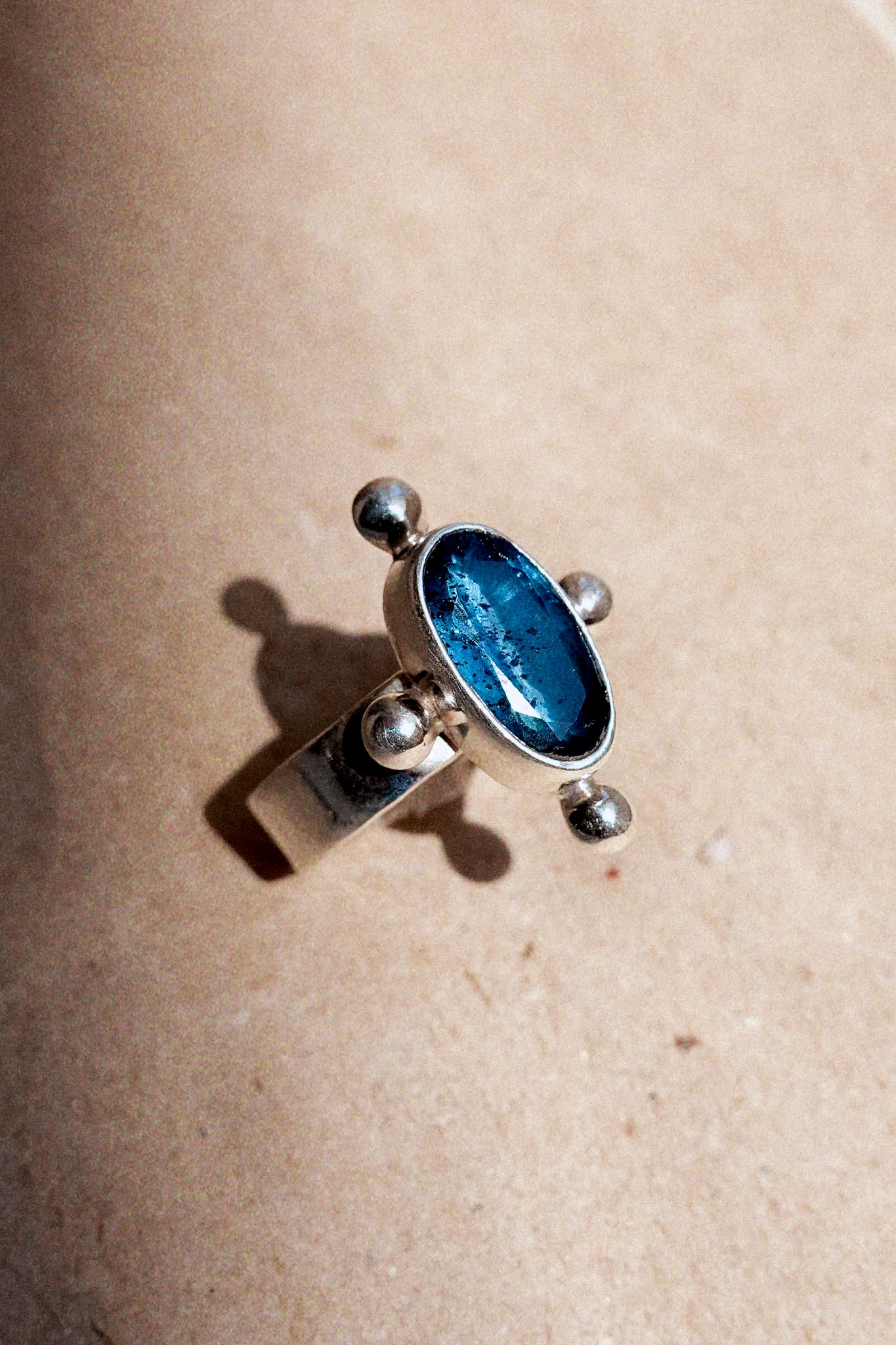 N179 - Silver Ring with with Faceted Kyanite