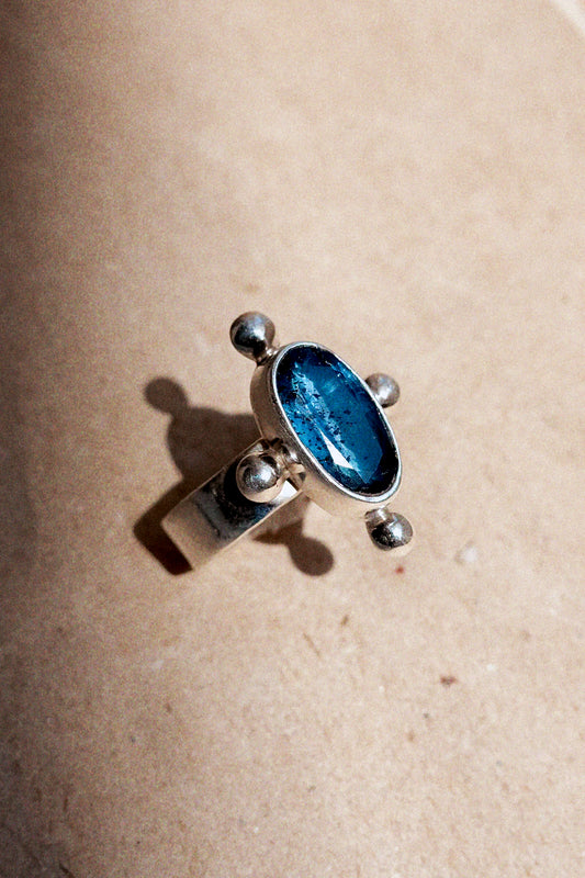 N179 - Silver Ring with with Faceted Kyanite