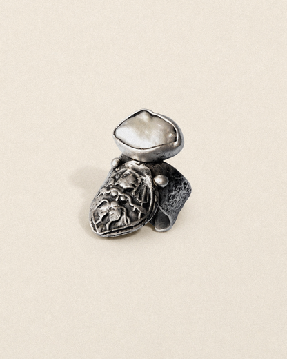 N119 - Antique Icone Moti Adjustable Silver Ring (Small flaw on the pearl)