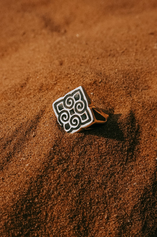 N162 Black mina Ring