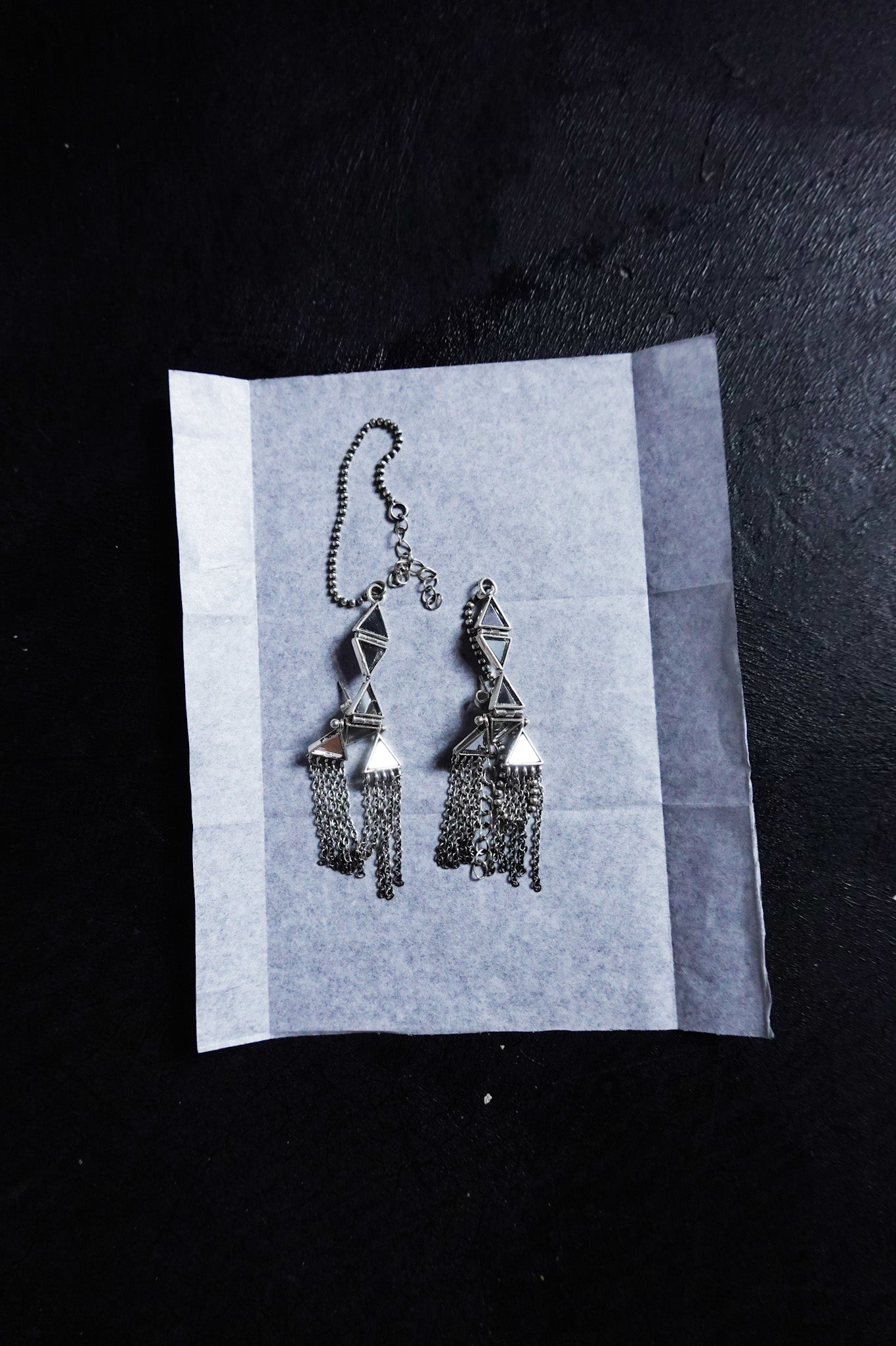 N230 – Climb-Up Mirror Chain Earrings