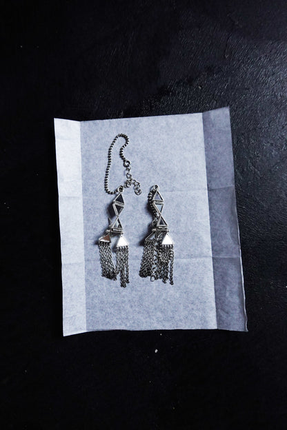 N230 – Climb-Up Mirror Chain Earrings