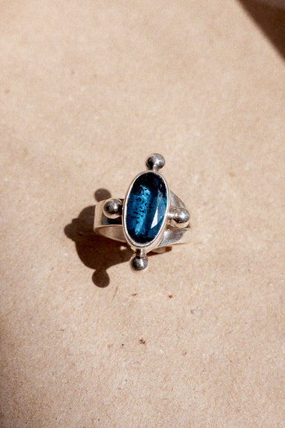 N179 - Silver Ring with with Faceted Kyanite