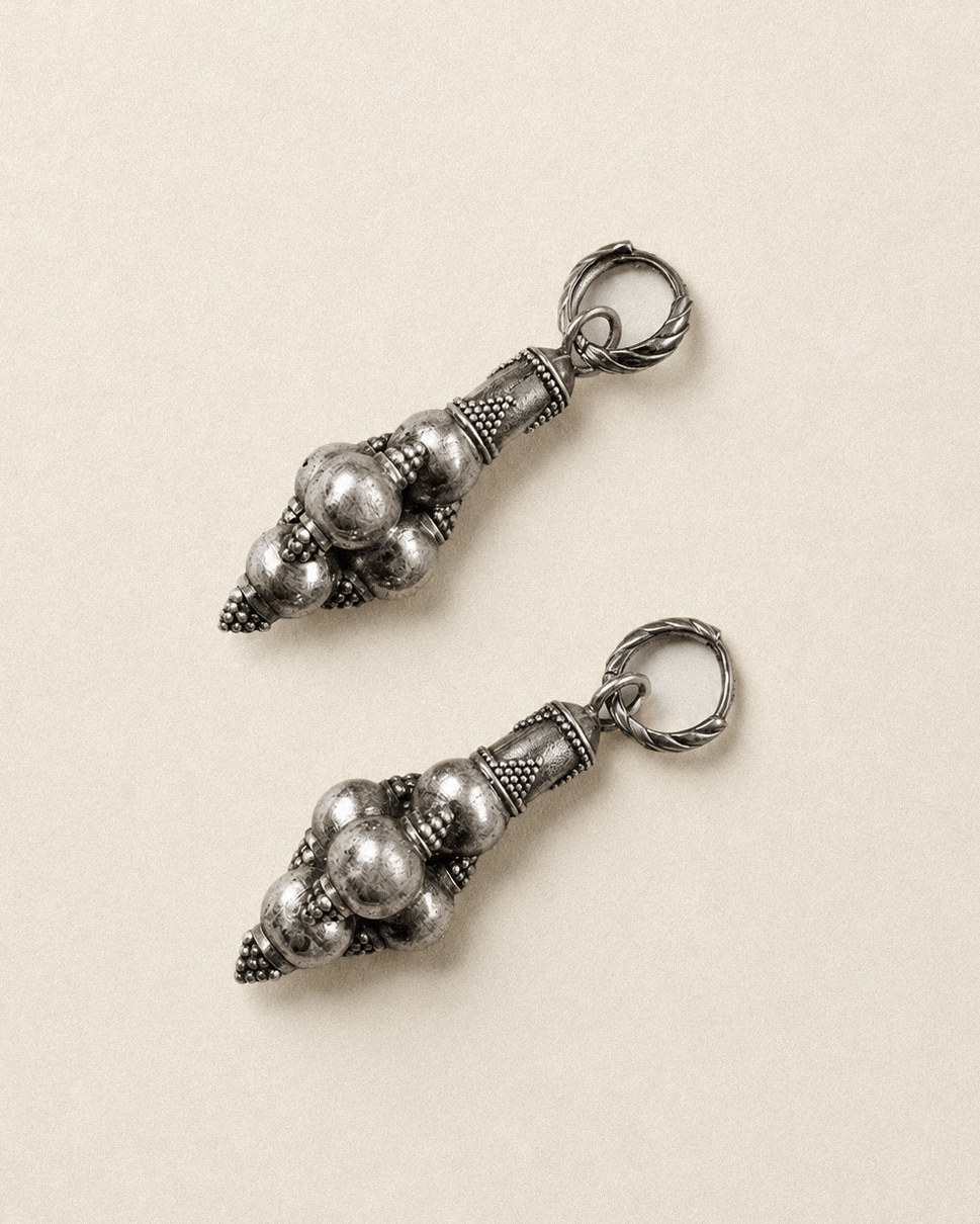 N98 – Grapes Earrings Masterpiece Louvre