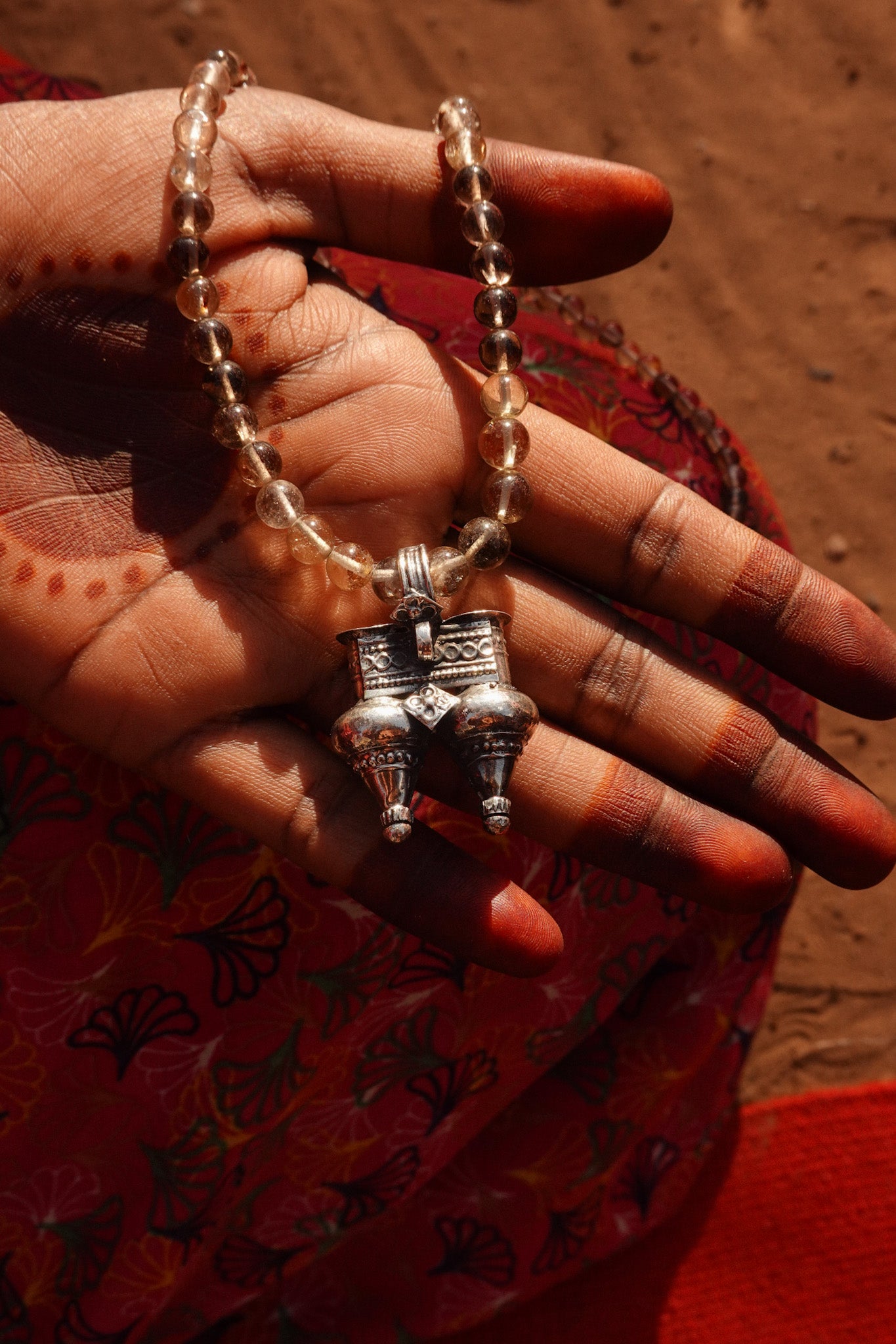 N 200 - Nagla Silver Necklace with Smoky Quartz