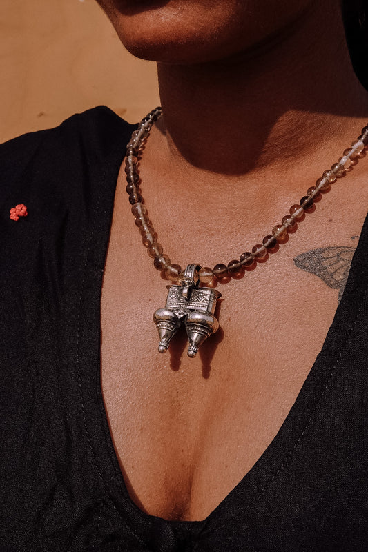 N 200 - Nagla Silver Necklace with Smoky Quartz