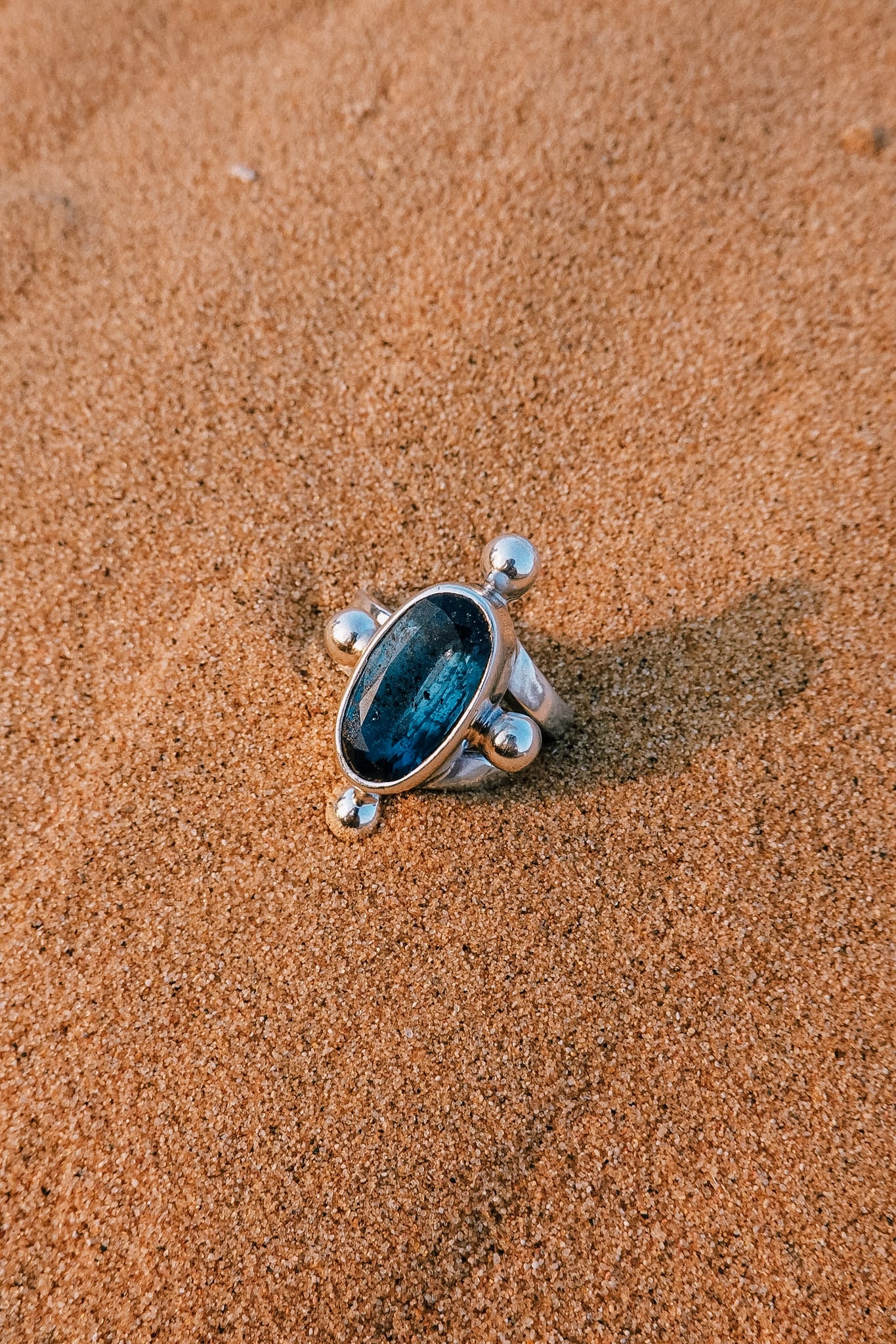 N179 - Silver Ring with with Faceted Kyanite