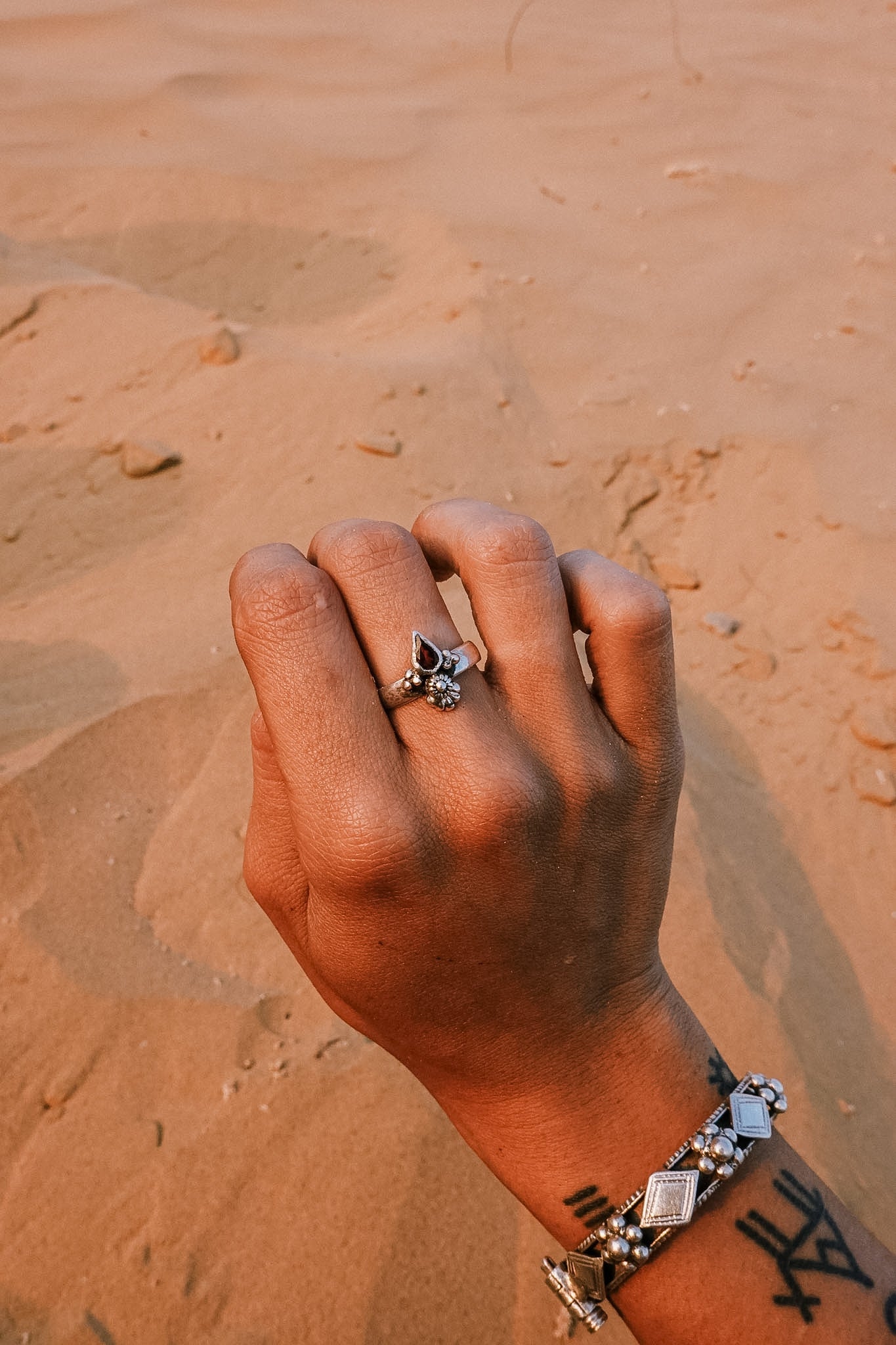N183 - Dye Silver Ring With Faceted Red Garnet