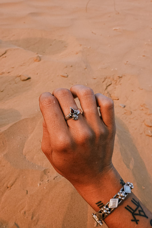 N183 - Dye Silver Ring With Faceted Red Garnet