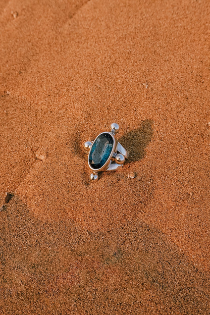 N179 - Silver Ring with with Faceted Kyanite
