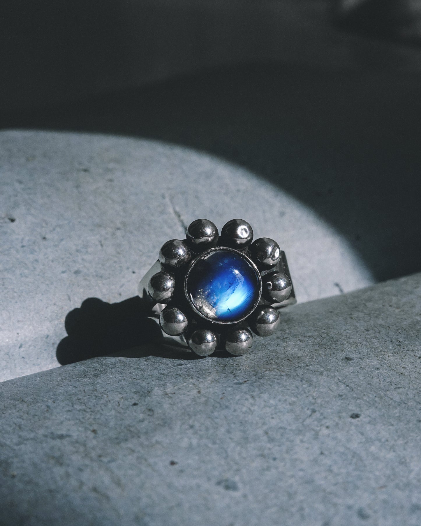 N118 - Phool Rainbow moonstone  Adjustable Silver Ring