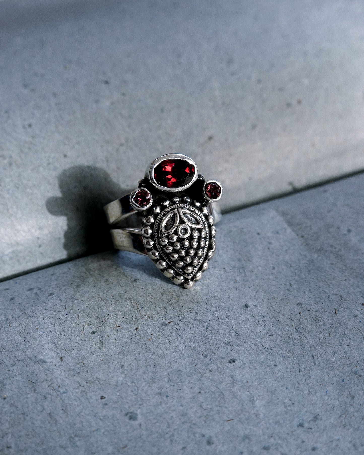 N105 – Dye-Cutting Red Garnet & Turmaline Adjustable Ring