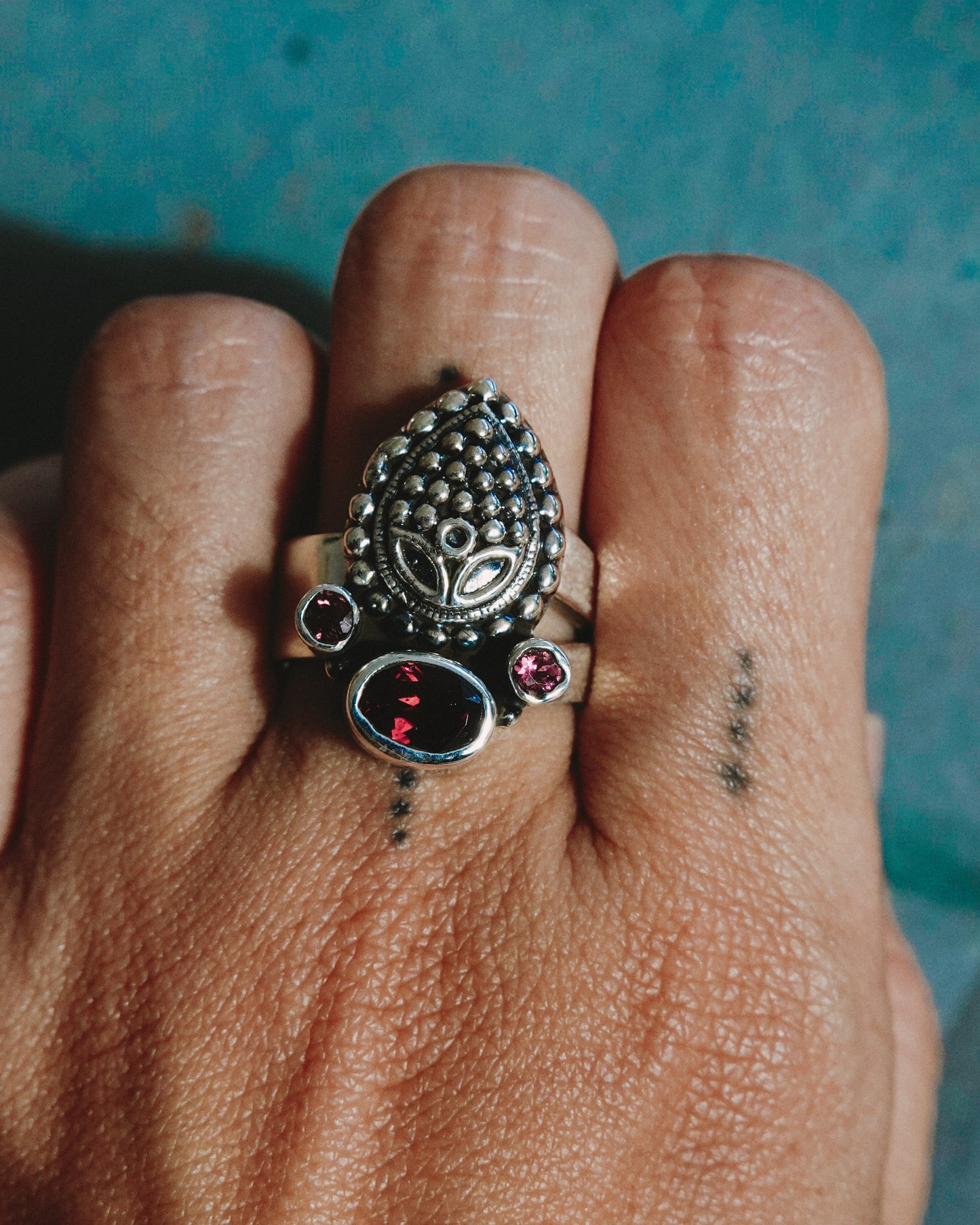 N105 – Dye-Cutting Red Garnet & Turmaline Adjustable Ring