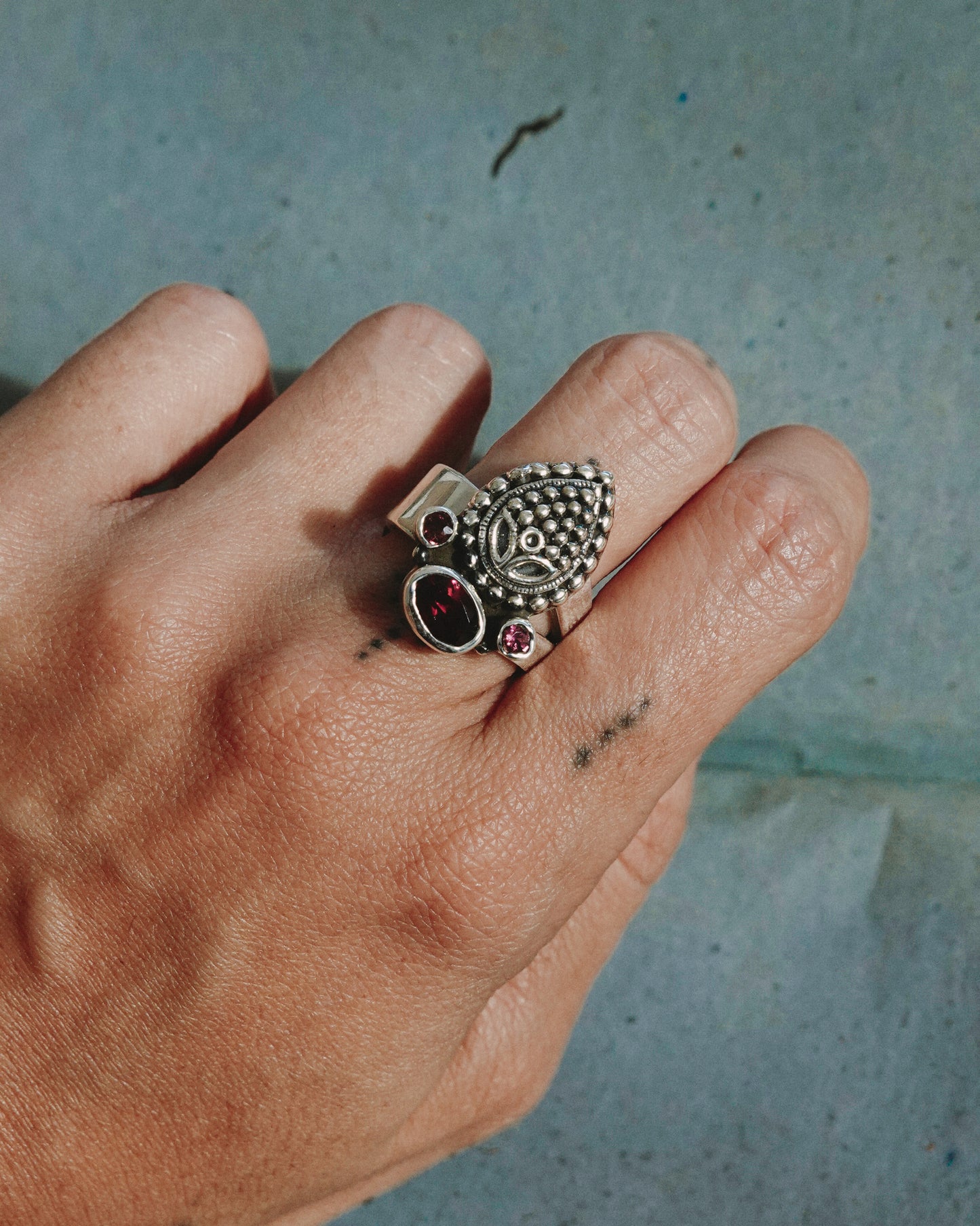 N105 – Dye-Cutting Red Garnet & Turmaline Adjustable Ring