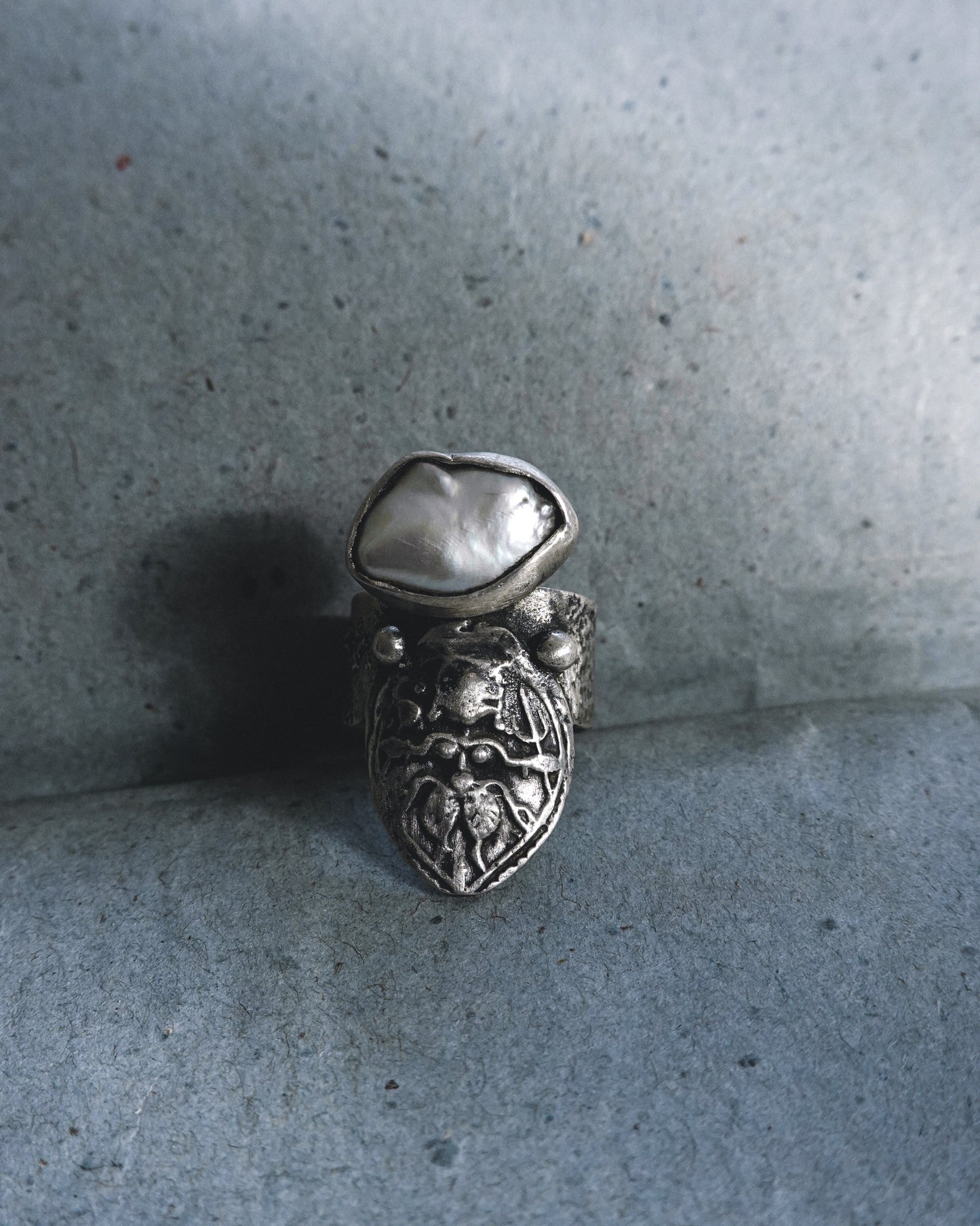 N119 - Antique Icone Moti Adjustable Silver Ring