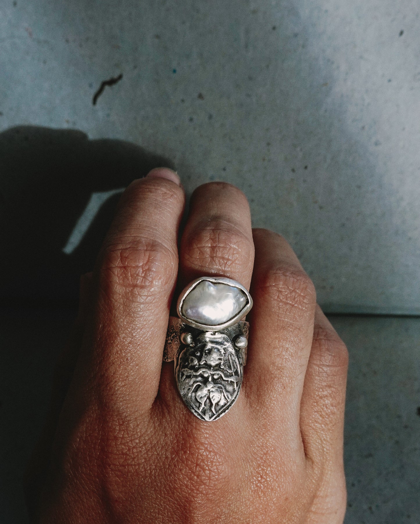 N119 - Antique Icone Moti Adjustable Silver Ring