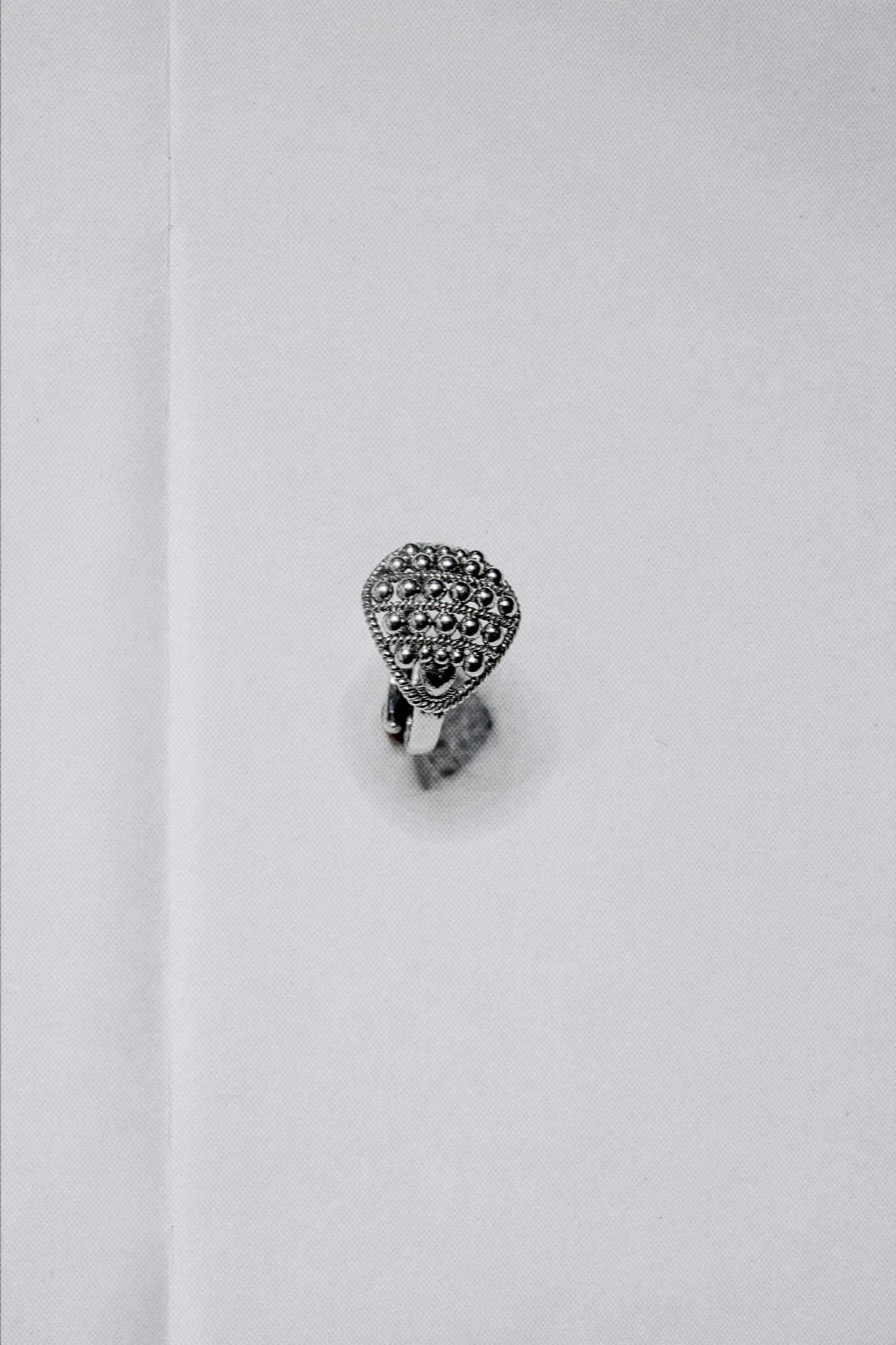 N160 - Bindu Ring Alka