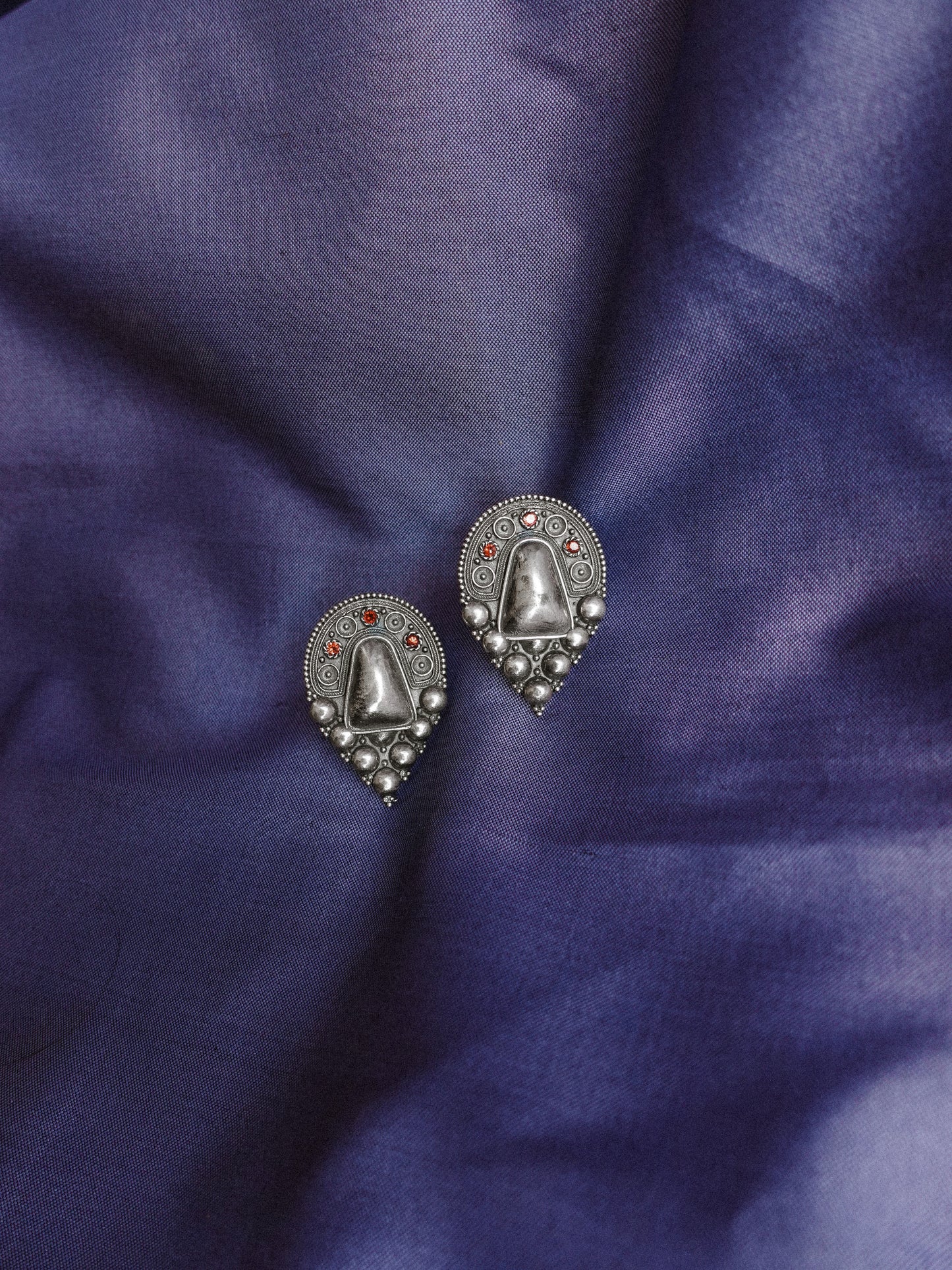 N97 - Etruscan Earrings with Garnets