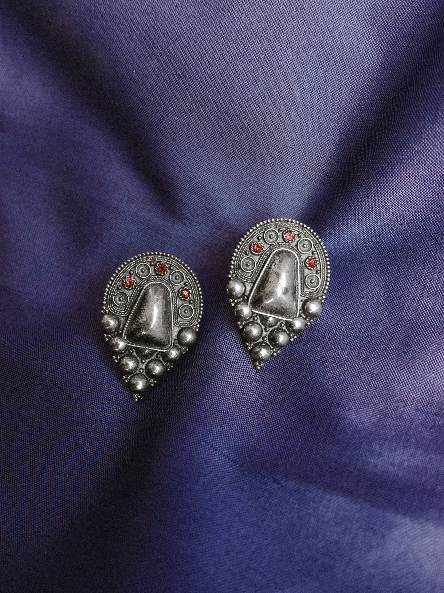 N97 - Etruscan Earrings with Garnets
