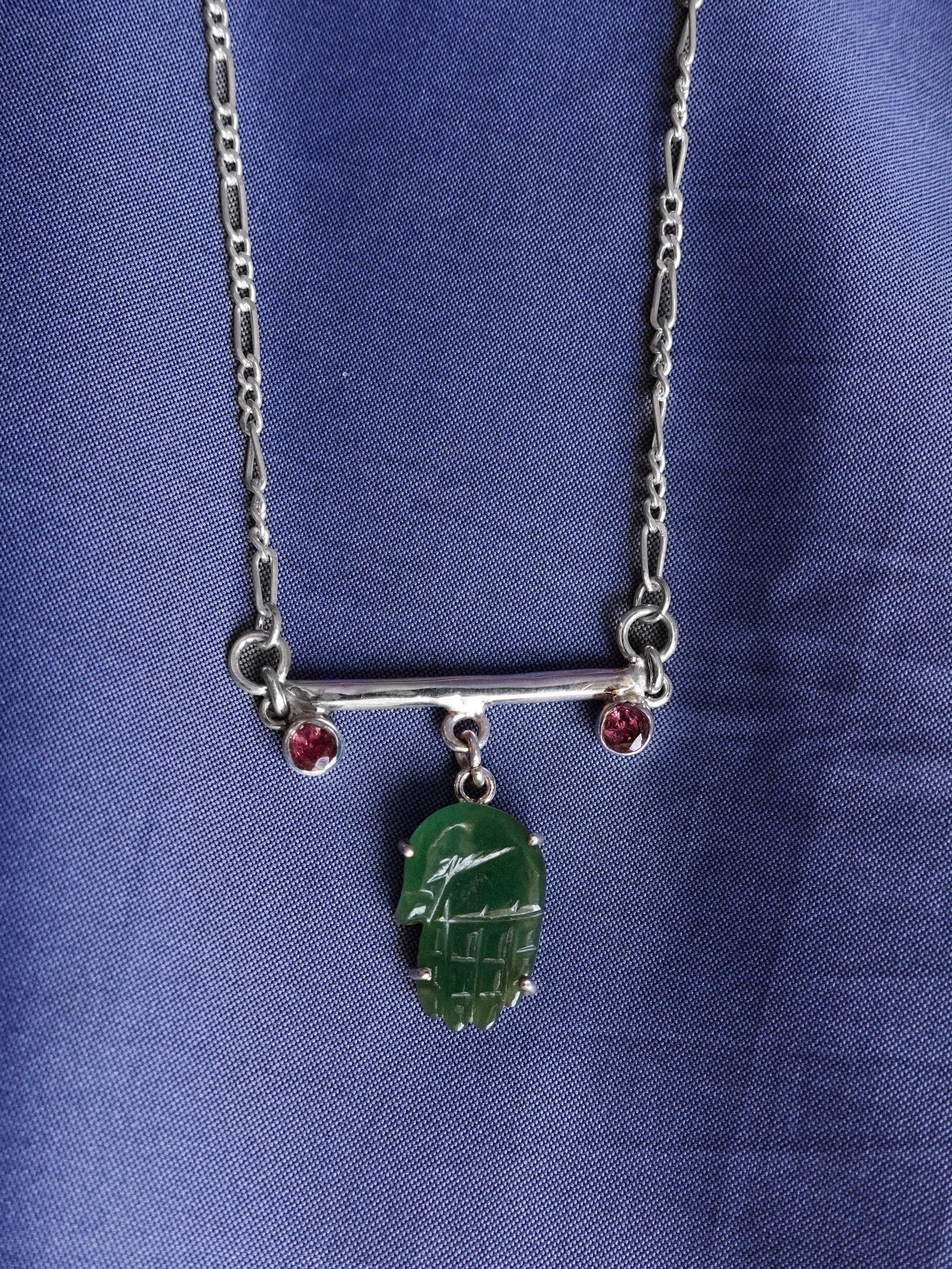 N88- Protection Agate Hand with duo of Apatite or Turmaline