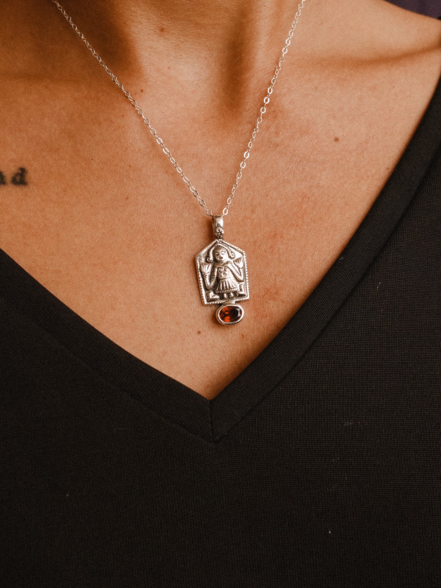 N81- AHOI MATA icon Necklace  Silver 925 Handamade with faceted garnet