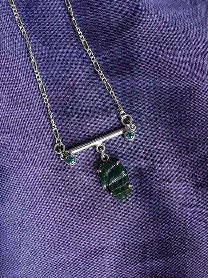 N88- Protection Agate Hand with duo of Apatite or Turmaline