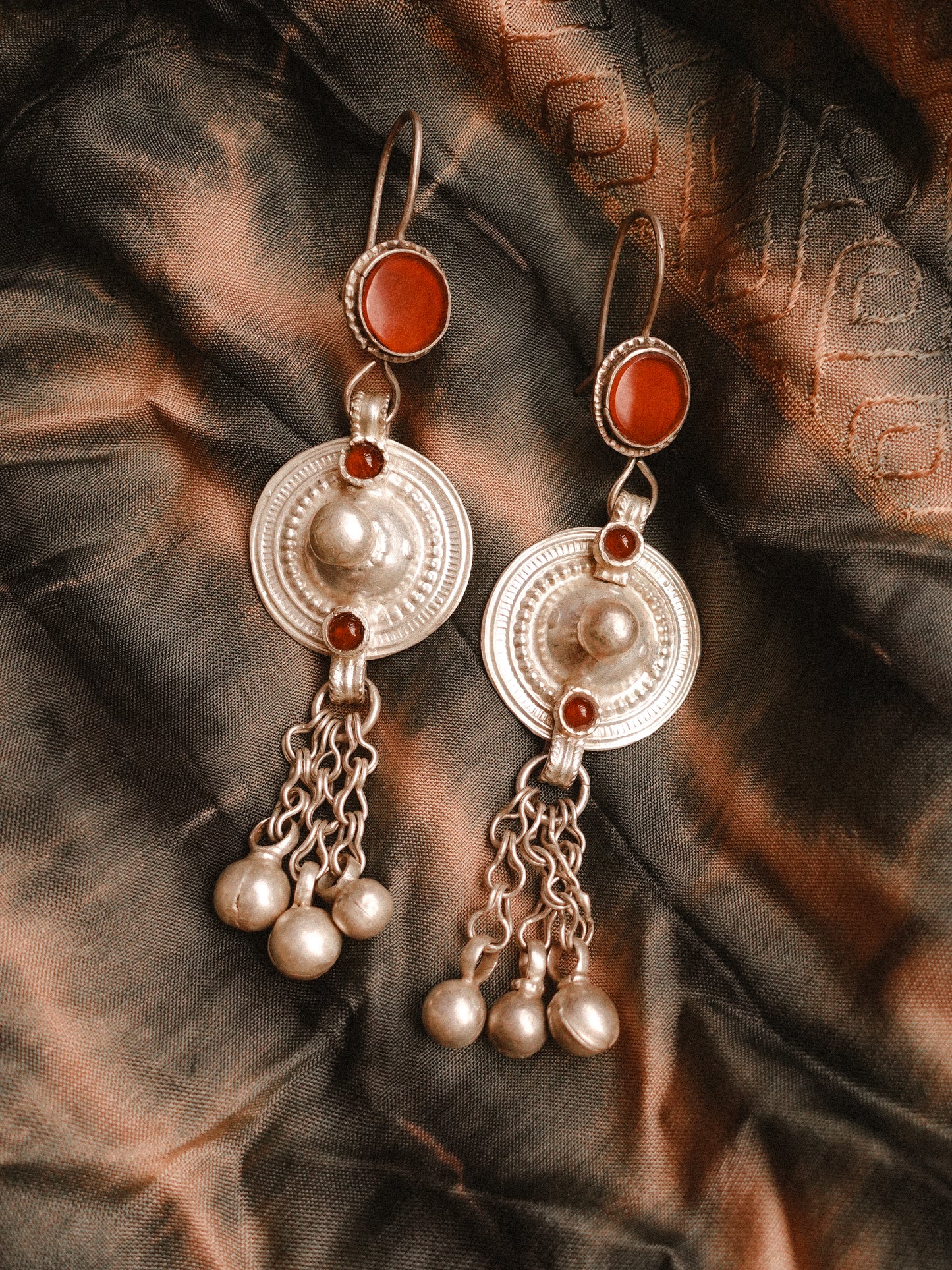 N103- Vintage Singing Earrings