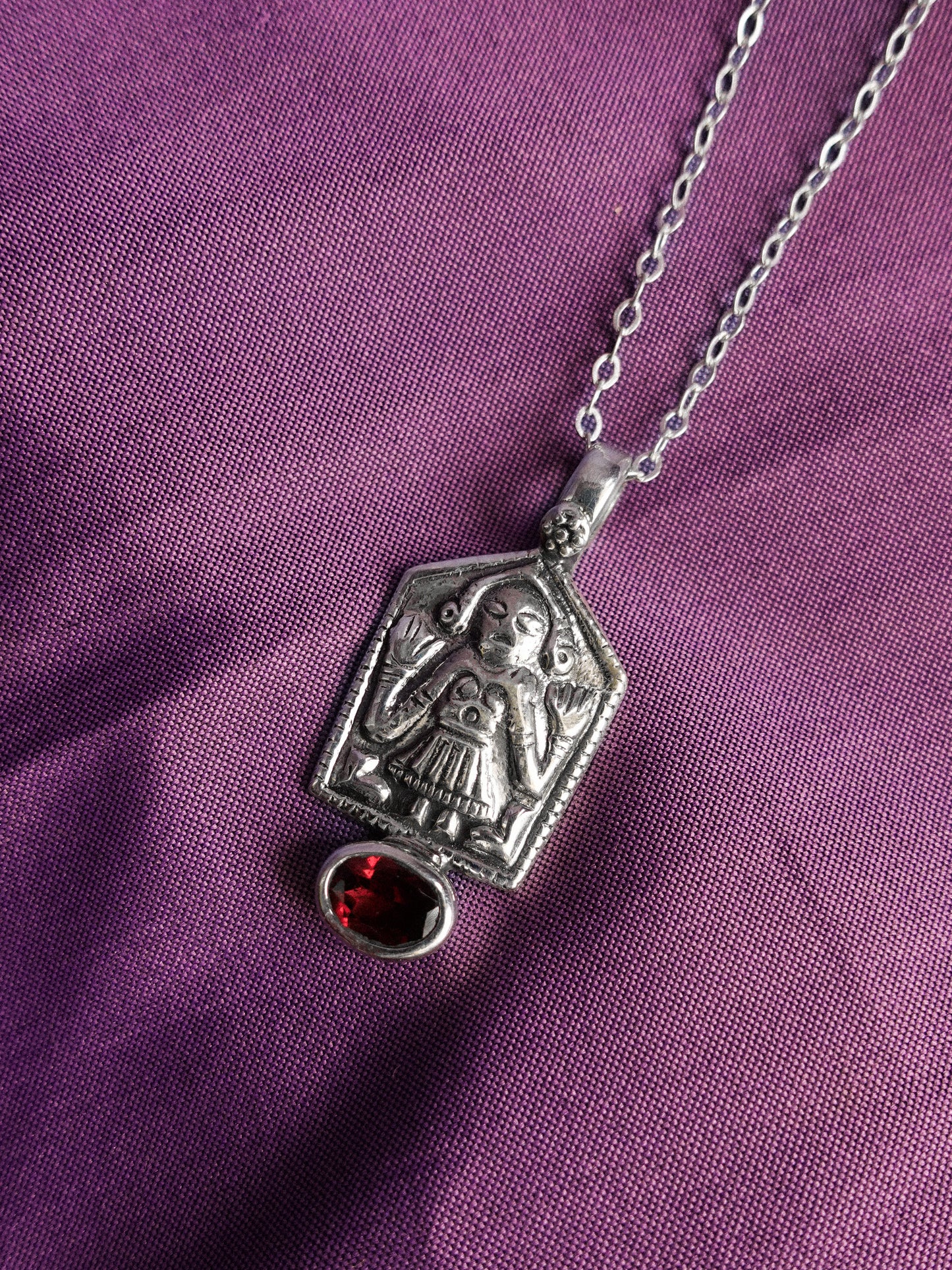 N81- AHOI MATA icon Necklace  Silver 925 Handamade with faceted garnet
