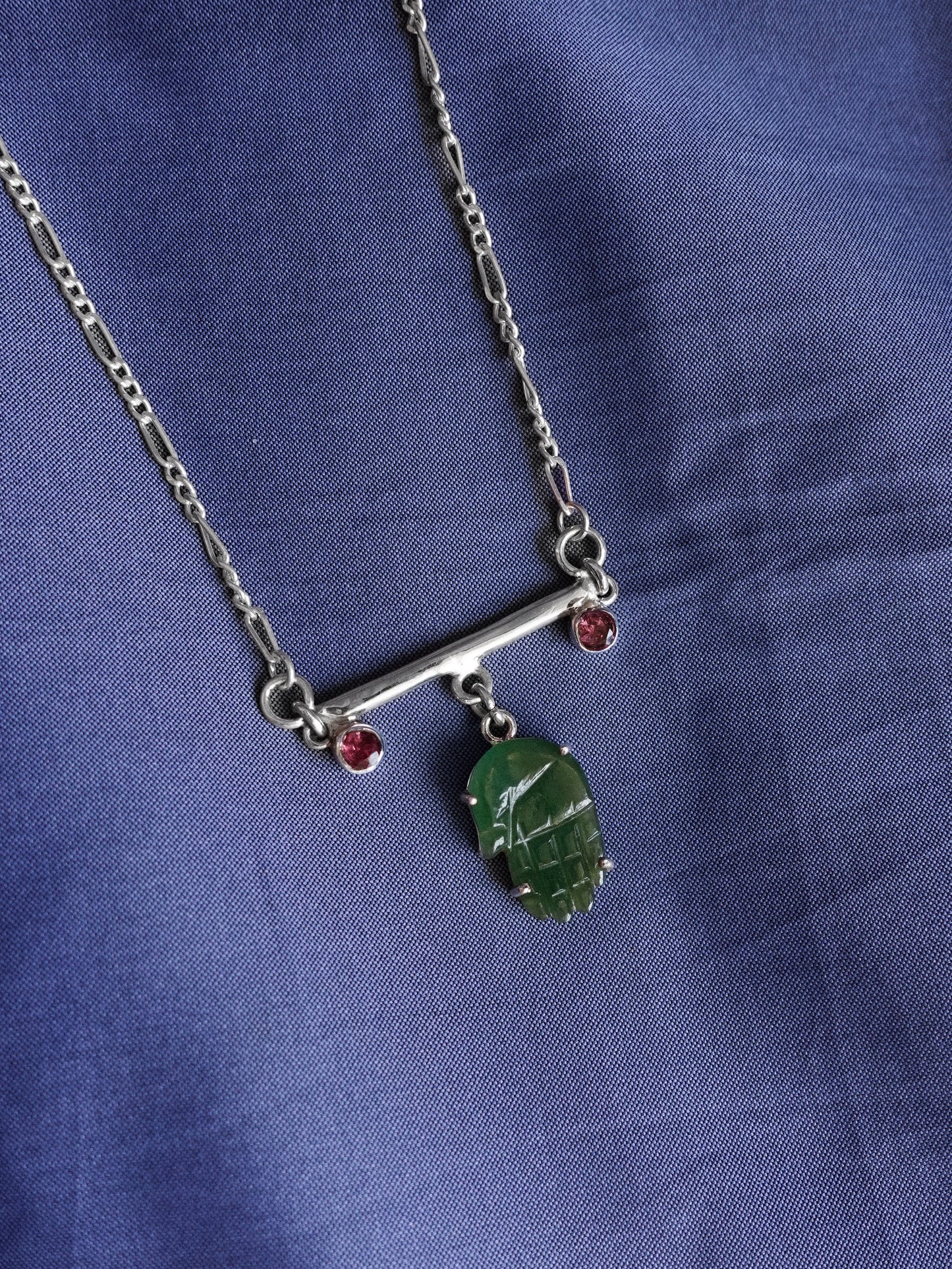 N88- Protection Agate Hand with duo of Apatite or Turmaline