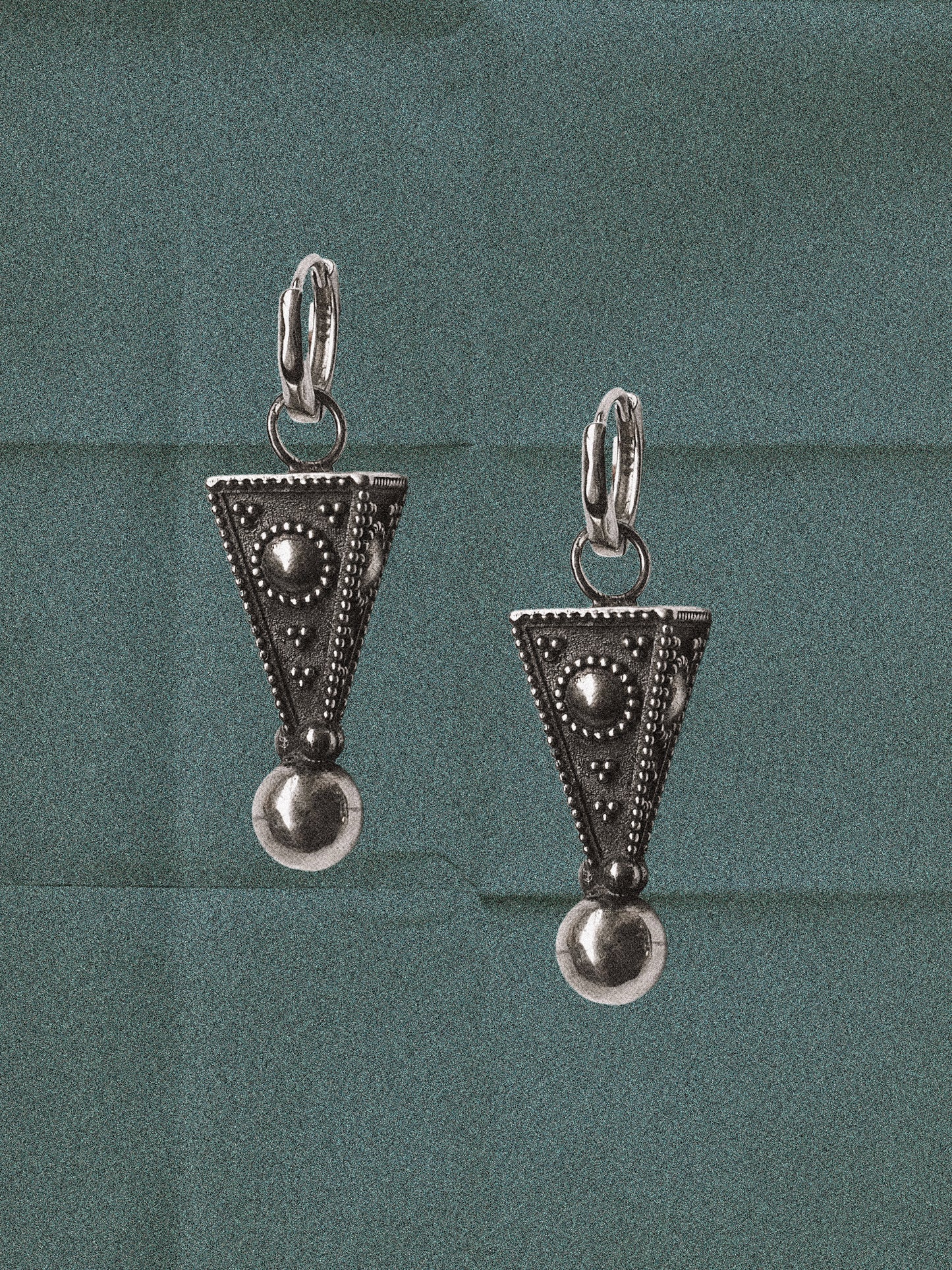 N94 - PYSD Pyramidal earrings Silver 925