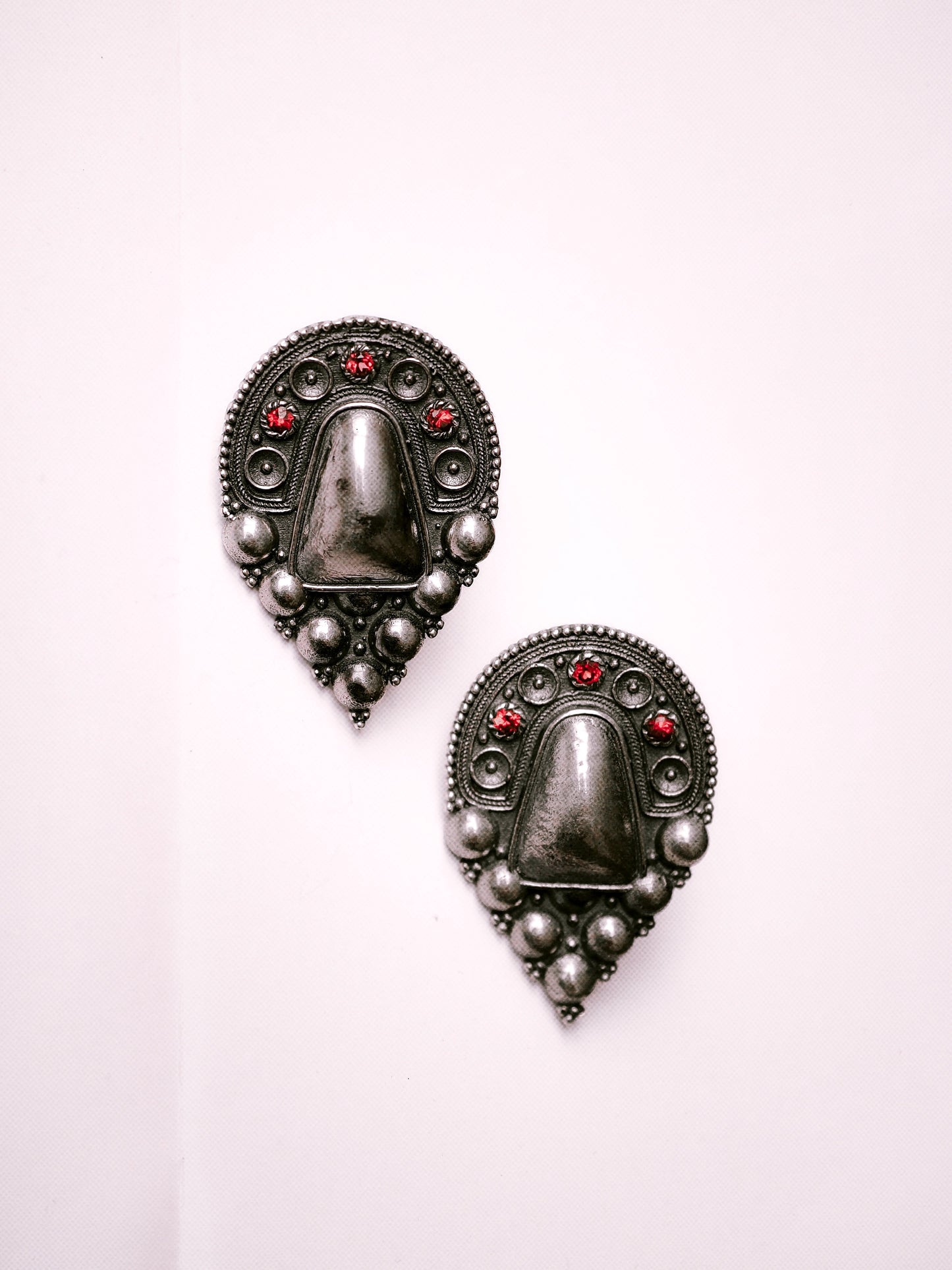 N97 - Etruscan Earrings with Garnets