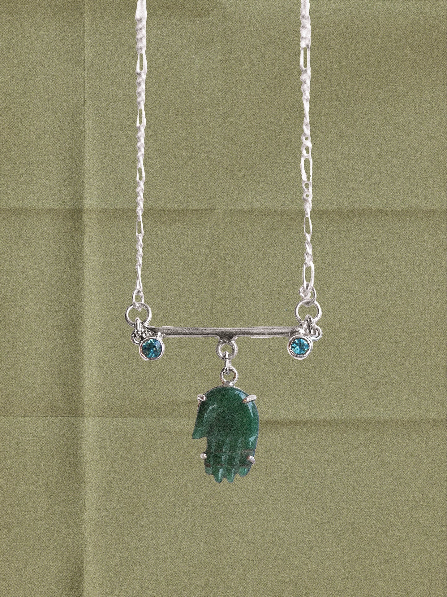 N88- Protection Agate Hand with duo of Apatite or Turmaline