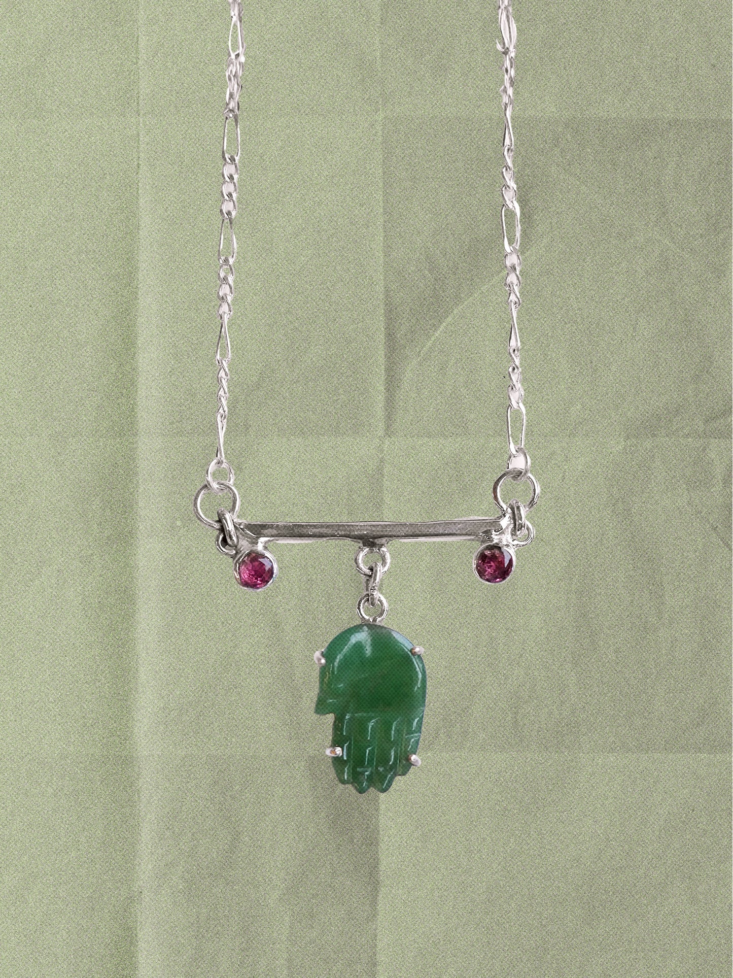 N88- Protection Agate Hand with duo of Apatite or Turmaline