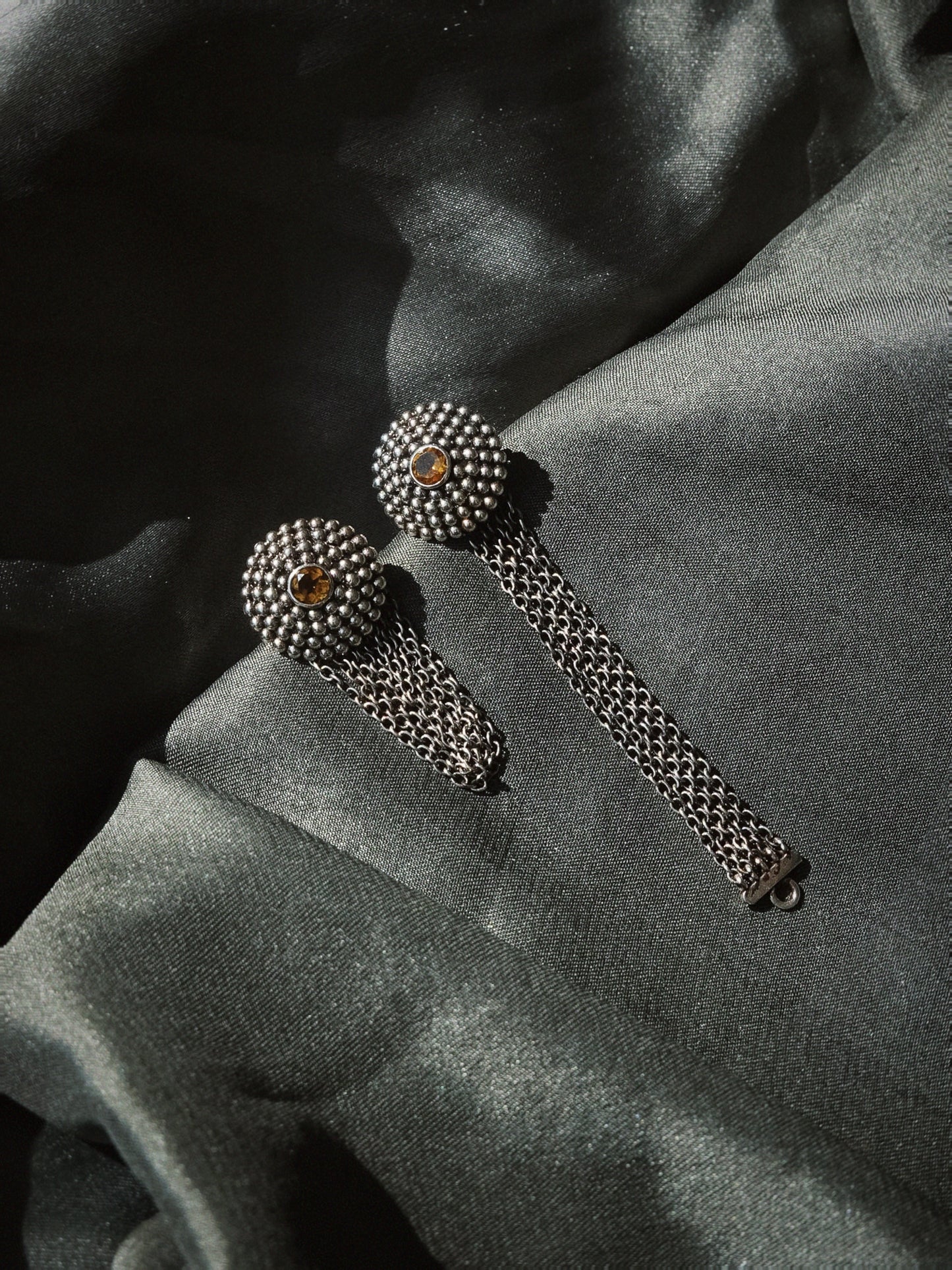 N226 – Chain & Micro Granulation Earrings