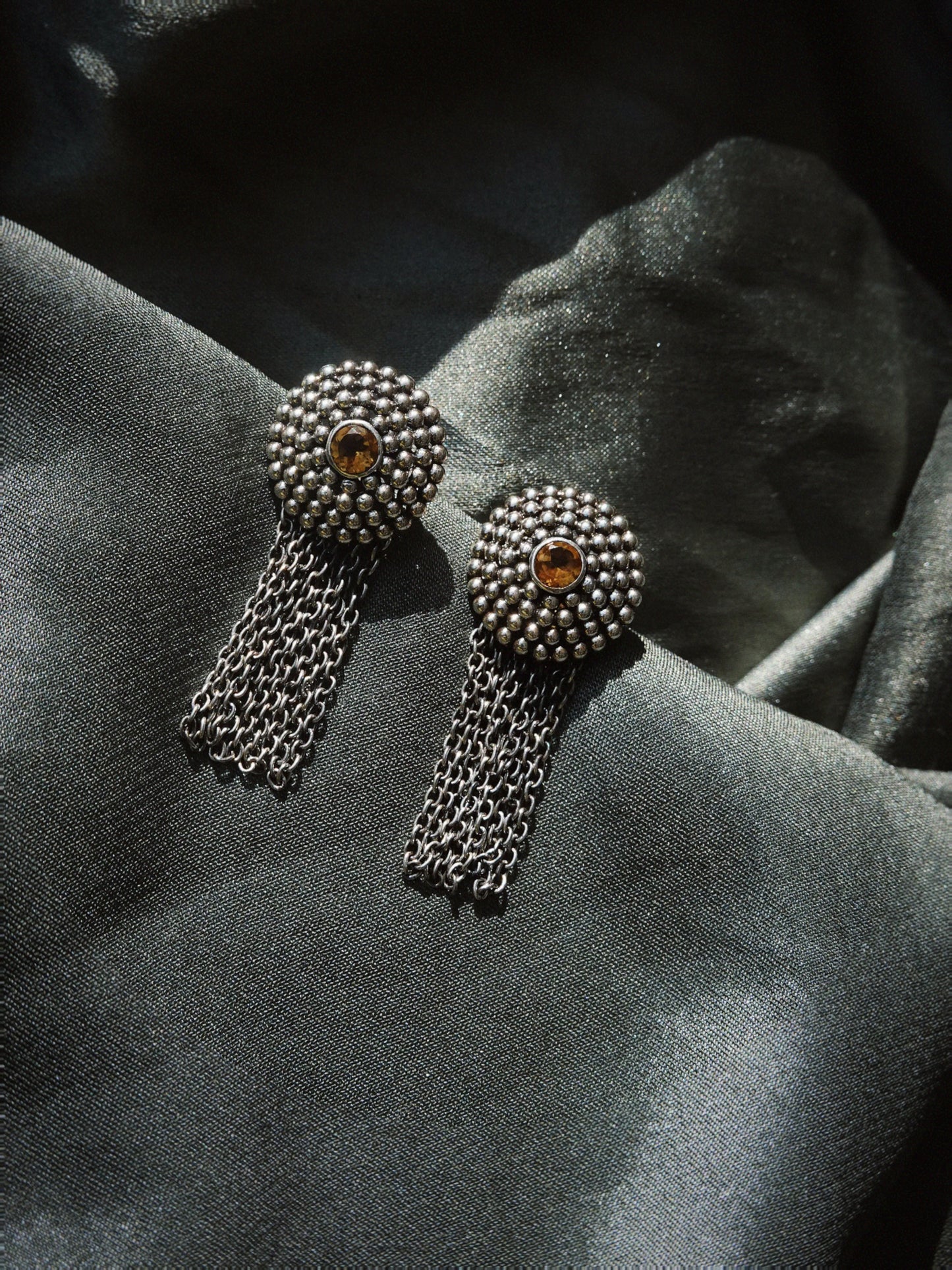 N226 – Chain & Micro Granulation Earrings