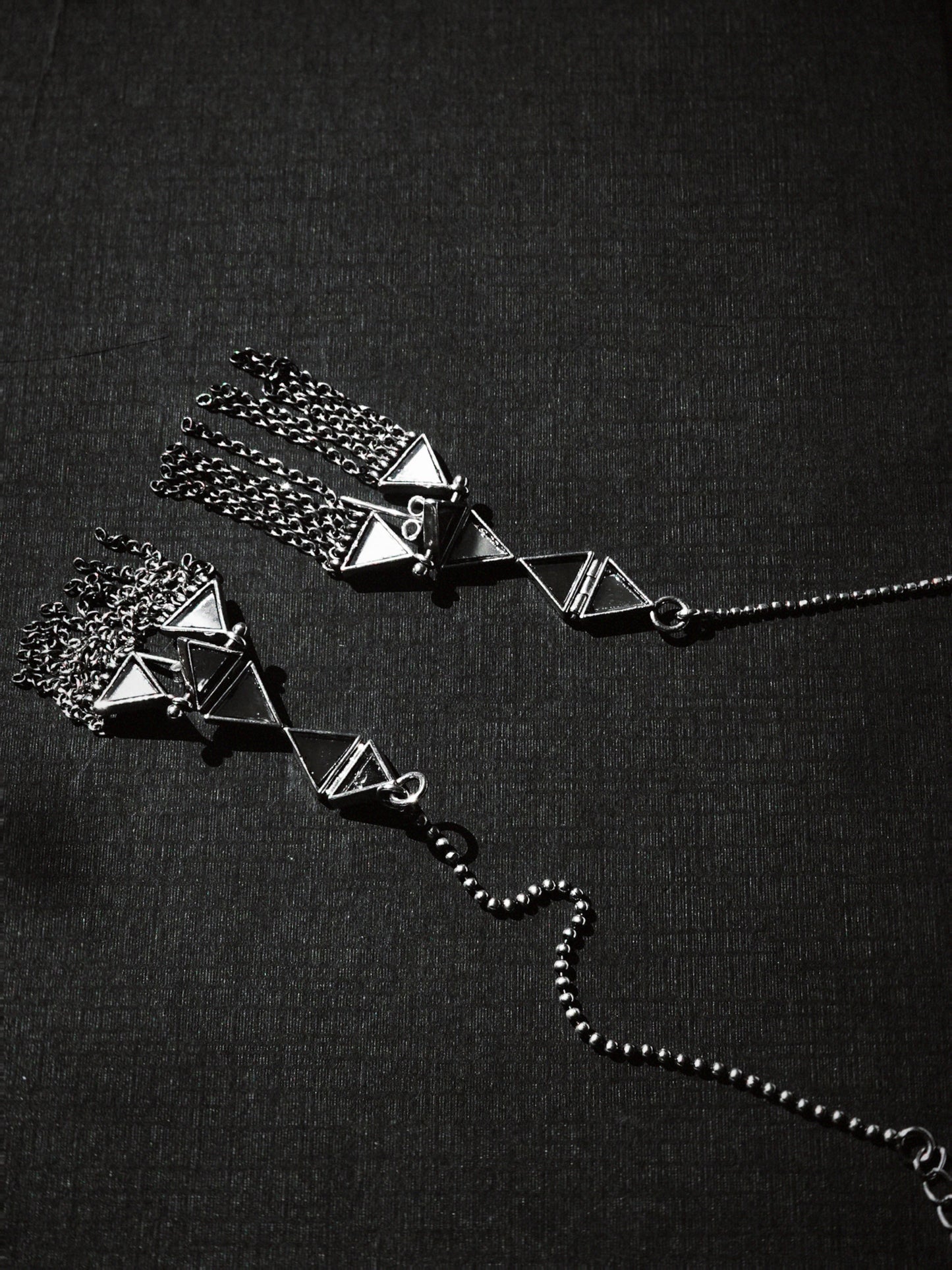 N230 – Climb-Up Mirror Chain Earrings