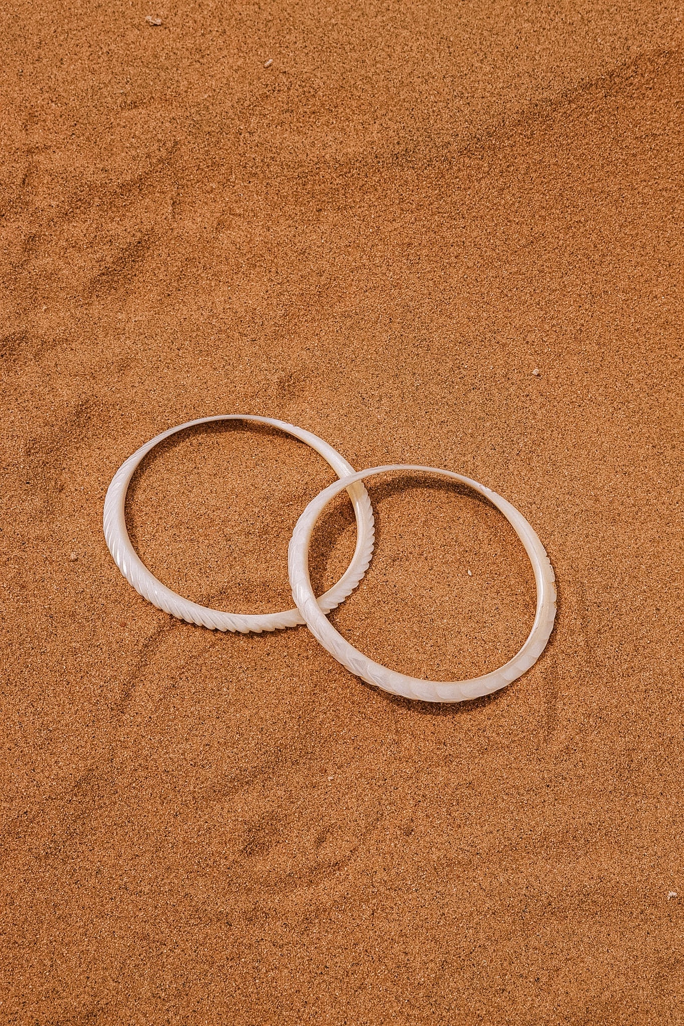 N209 - Natural  Shell Bangles Couple. XS