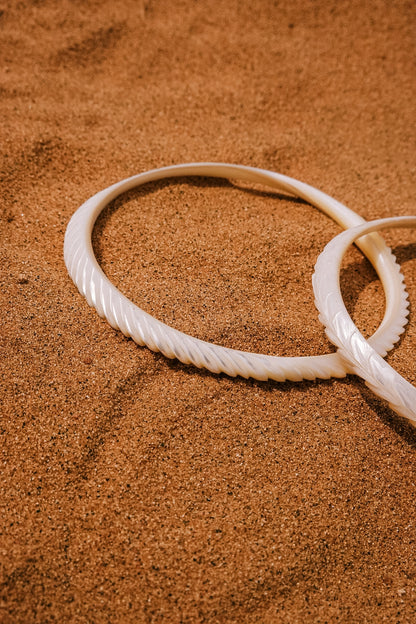 N209 - Natural  Shell Bangles Couple. XS