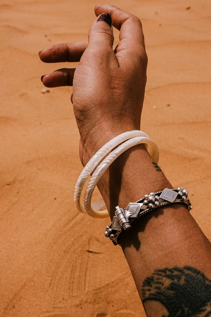 N209 - Natural  Shell Bangles Couple. XS