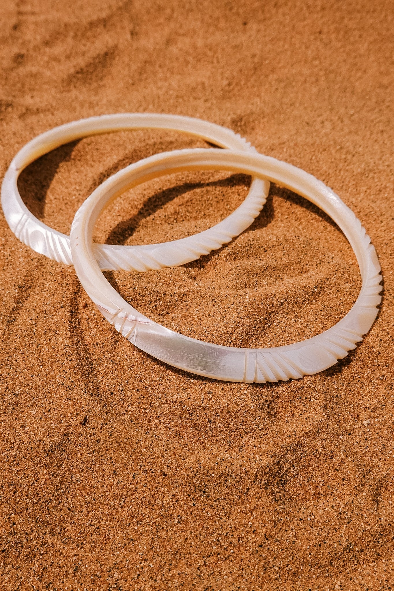 N209 - Natural  Shell Bangles Couple. XS