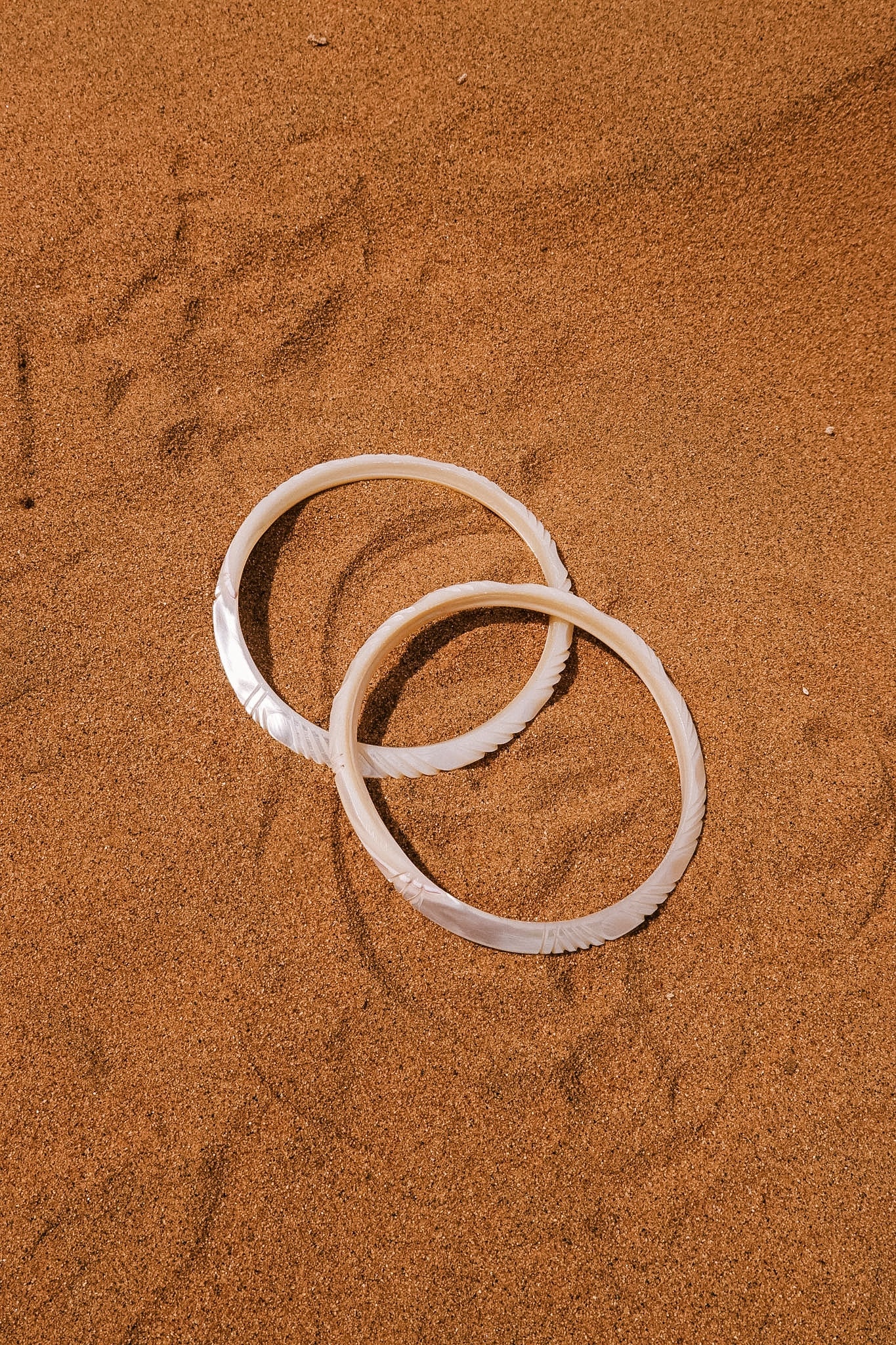 N209 - Natural  Shell Bangles Couple. XS