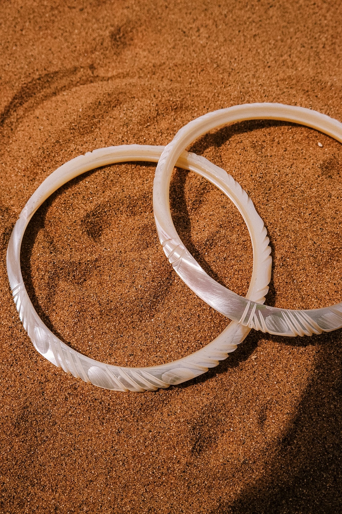 N209 - Natural  Shell Bangles Couple. XS
