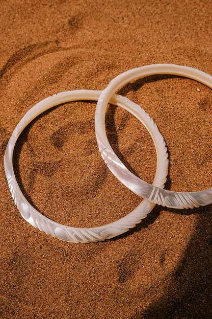 N209 - Natural  Shell Bangles Couple. XS